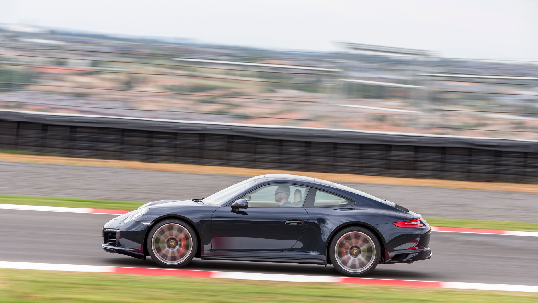 Porsche 911 Carrera 4S: Mocne coupÉ, które dużo wybacza