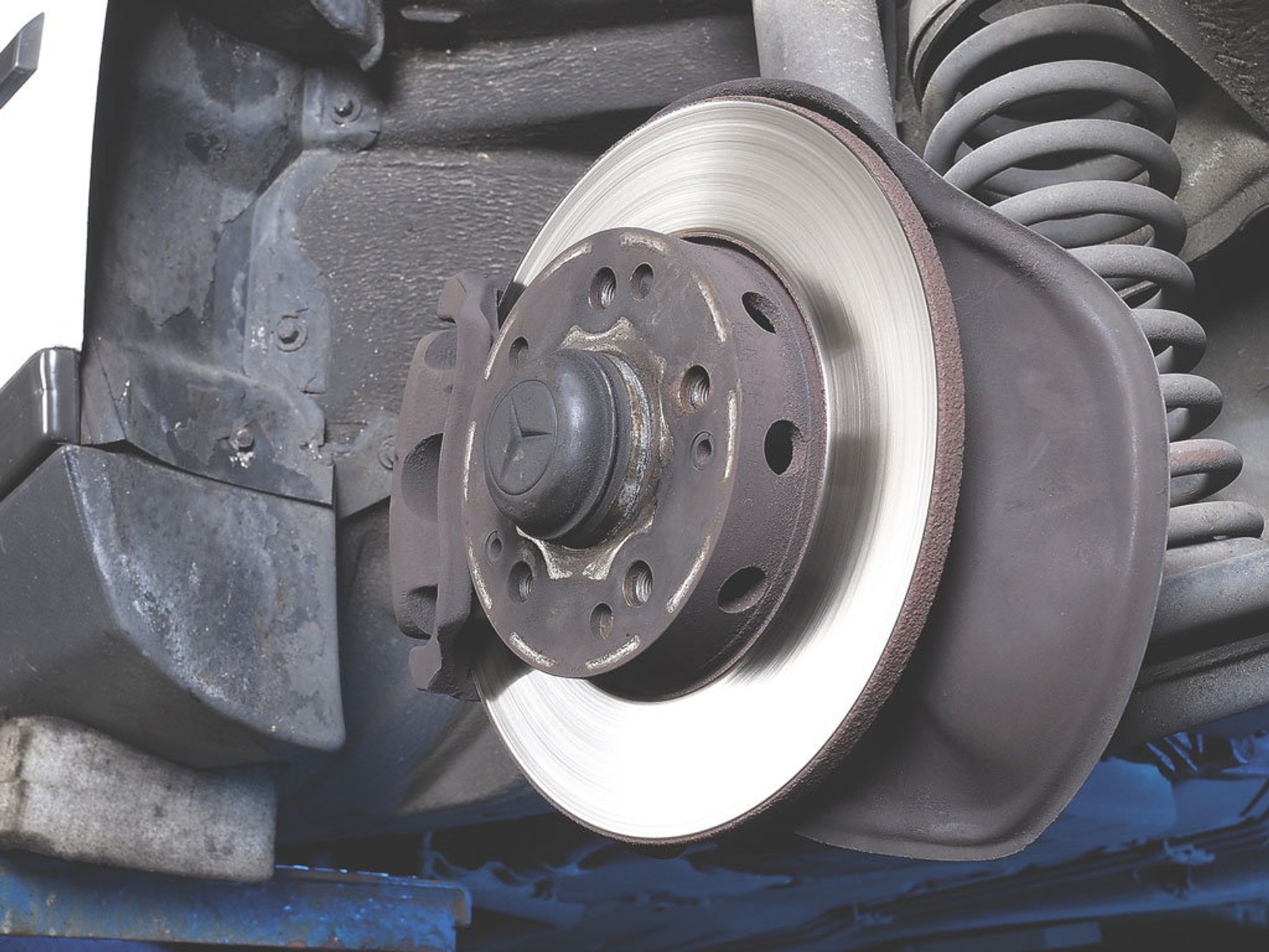 Jak samodzielnie wymienić klocki hamulcowe?