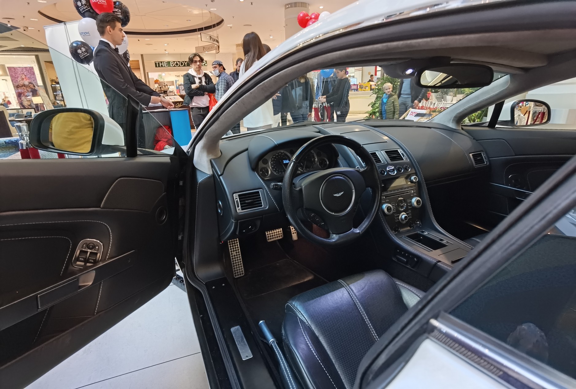 Aston Martin V8 Vantage Panek CarSharing