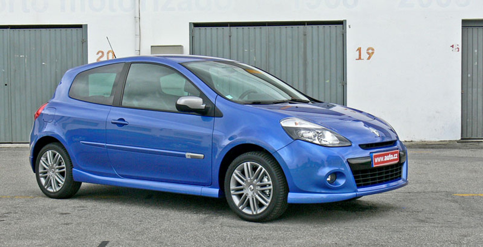 Renault: nowe Clio wkracza do salonów w Polsce (ceny)