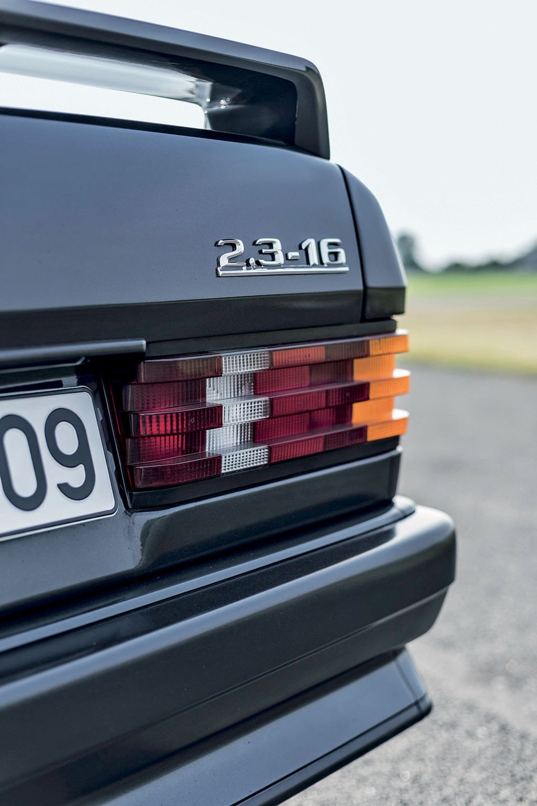 Mercedes 190 E 2.3-16 kontra Porsche 944 S - rewolucja przeciw ewolucji