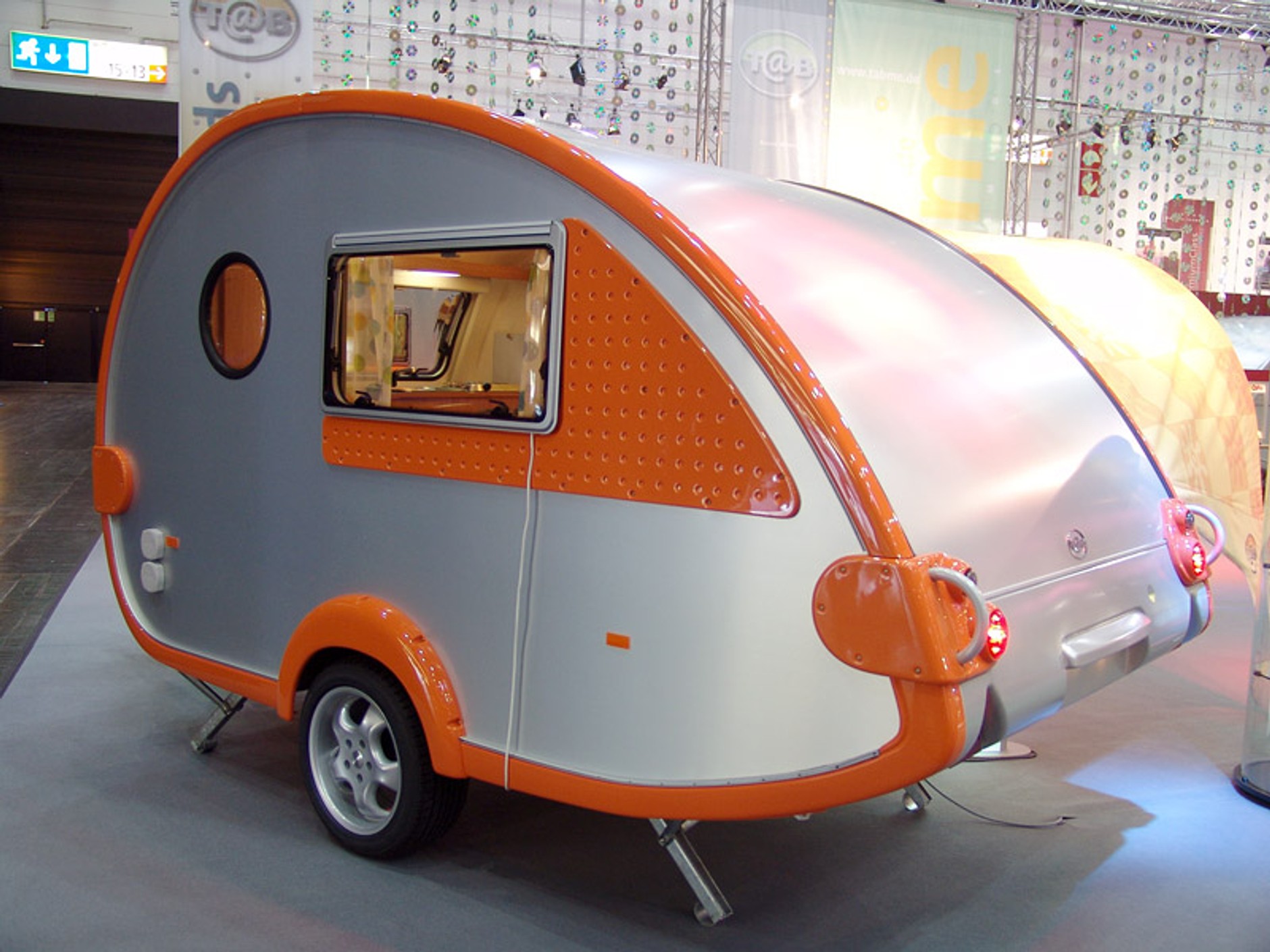 Caravan Salon Düsseldorf 2007: Caddy Life i moda na nowy sezon (fotogaleria)