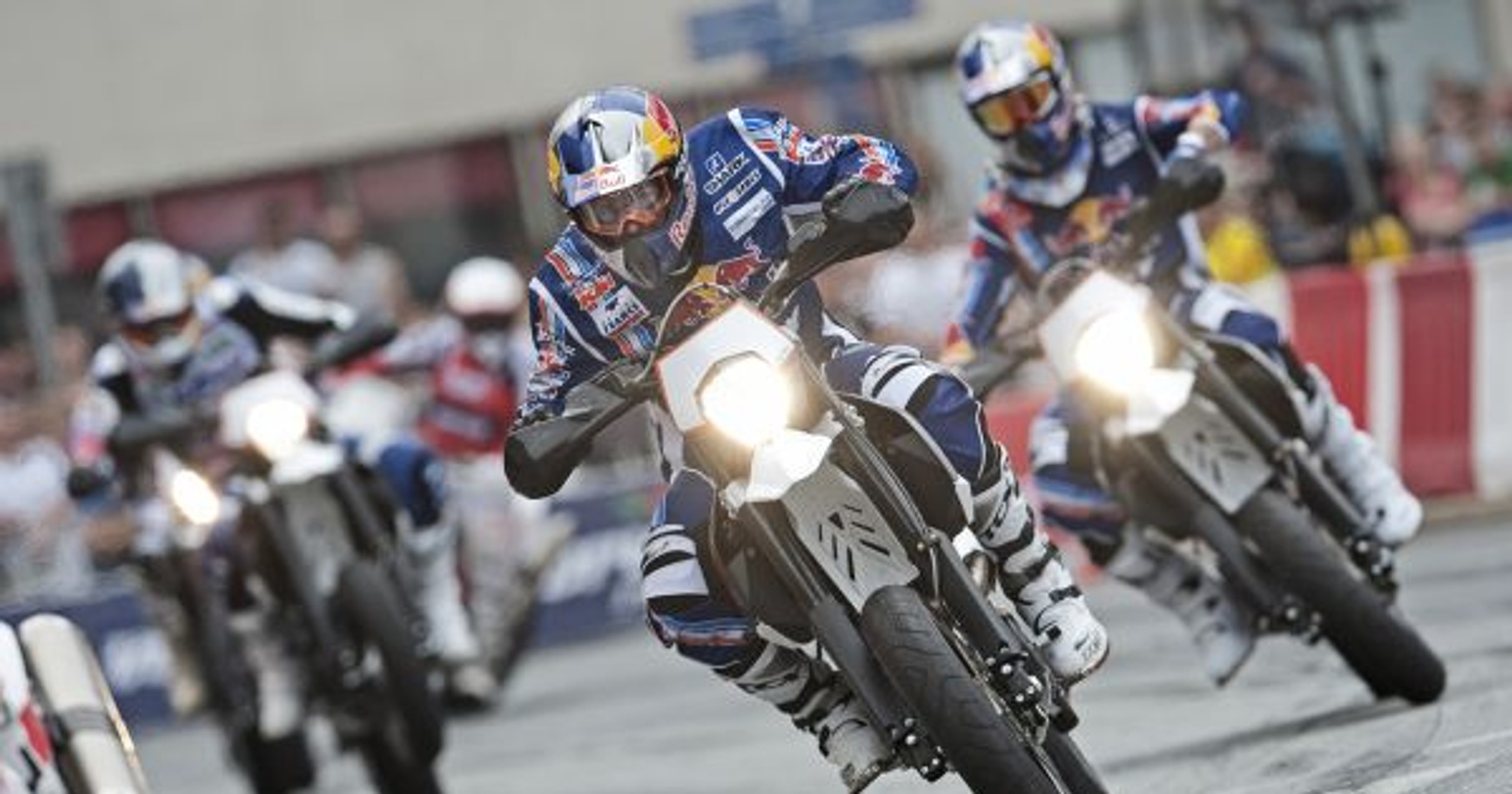 Motocykliści na Verva Street Racing