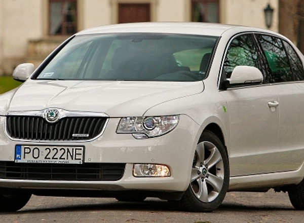 Skoda Superb II 1.6 TDI: limuzyna na czas kryzysu. Test i opinie