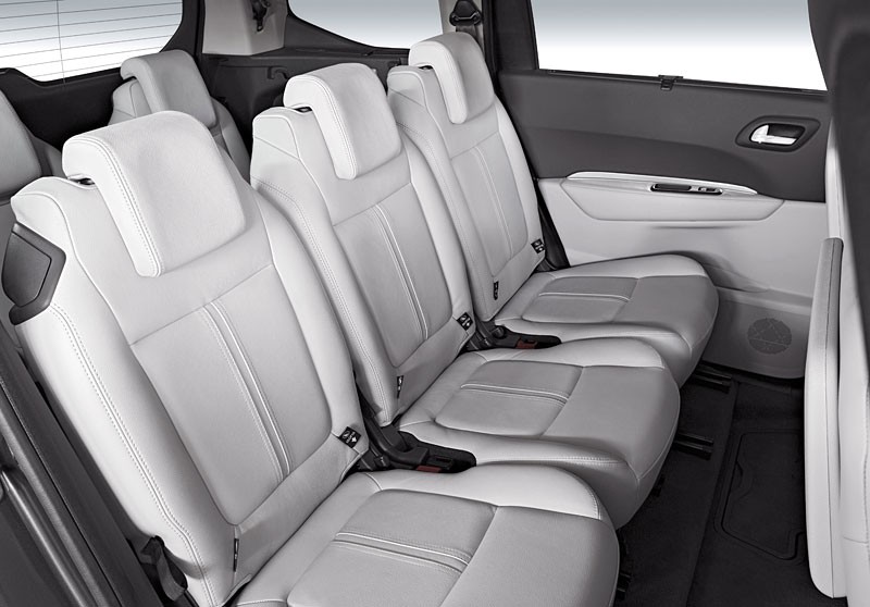 Peugeot: 5008 - duży, wygodny, nowoczesny, dla 5 lub 7 osób