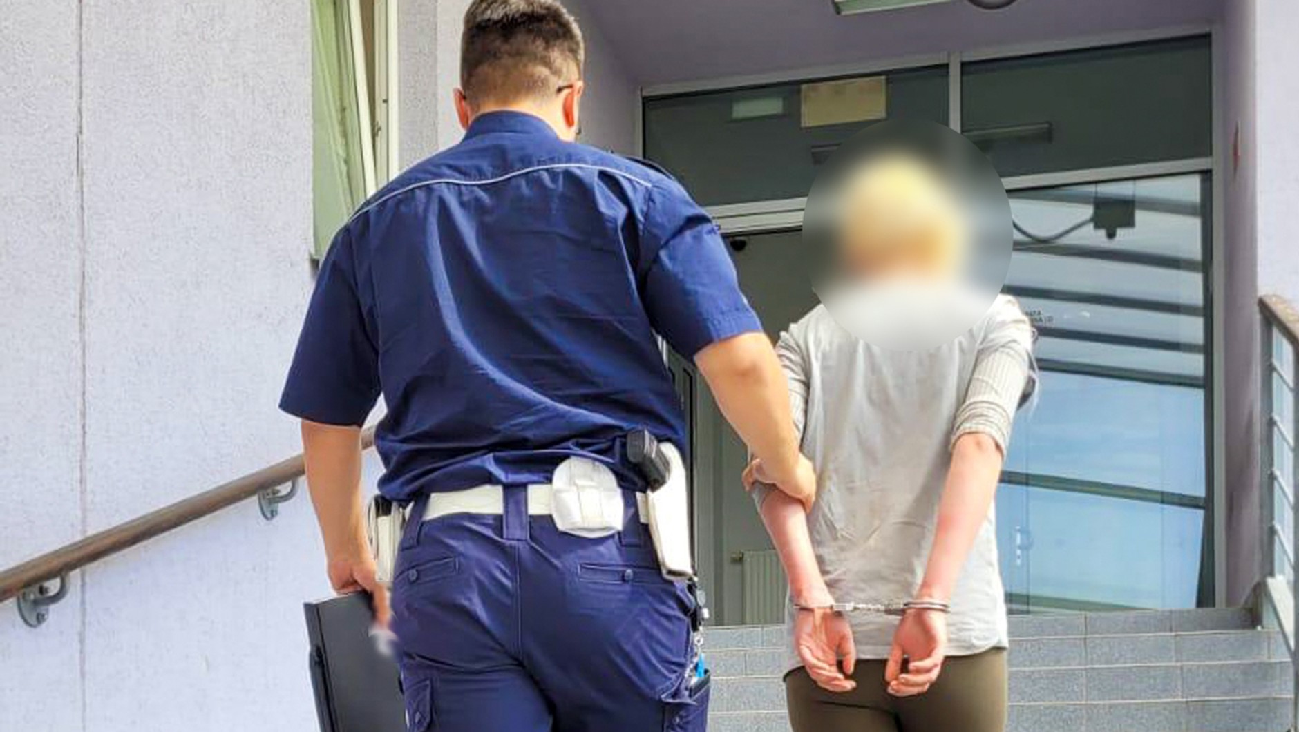 Po pościgu policjanci zatrzymali 23-latkę. Kobieta uzbierała ponad 200 punktów karnych
