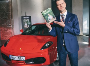 Kup książkę, Ferrari dostaniesz gratis - ekstremalna licytacja WOŚP