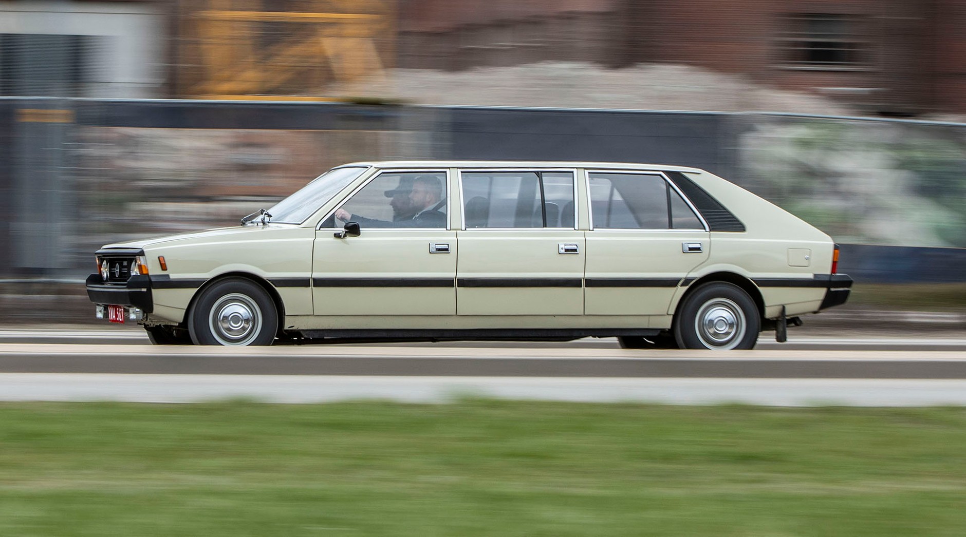 Polski Fiat 125p i FSO Polonez w wersji Long - przedłużane auta z FSO