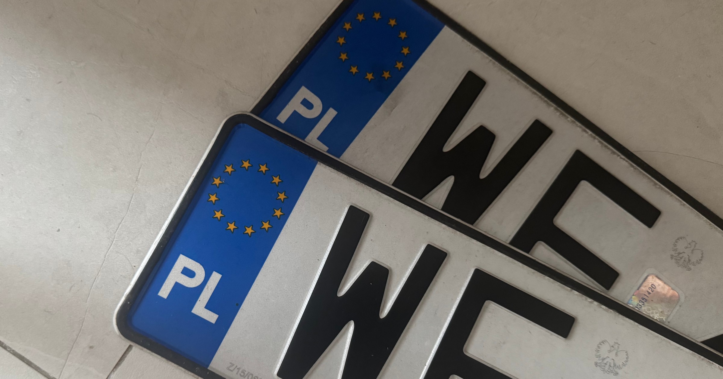 Przerejestrowanie samochodu to obowiązek właściciela. Jeśli tego nie zrobi, dostanie karę