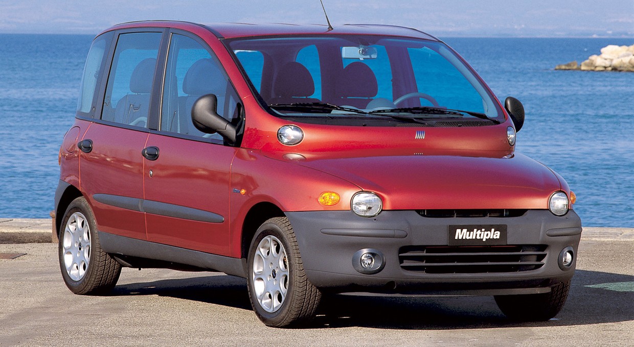 Fiat Multipla - gwiazda pierwszych stron gazet (z archiwum Auto Świata)