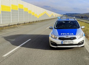 Policjanci zatrzymali pijanego kierowcę na trasie S8. Spał na pasie awaryjnym