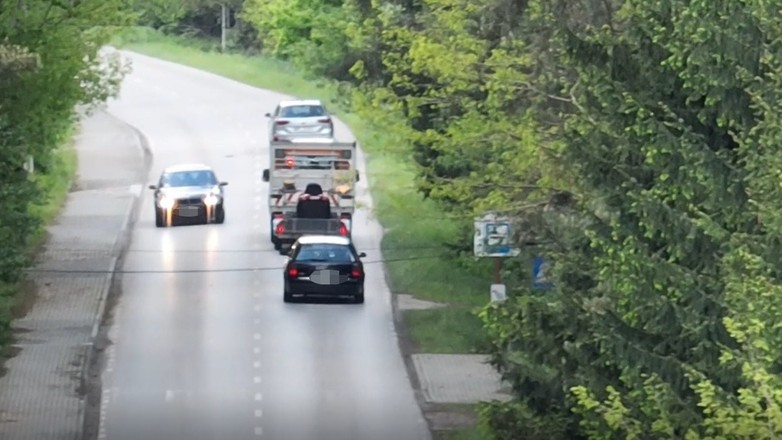 Kierowcy ostrzegali się przed policją. Wszystko się nagrało