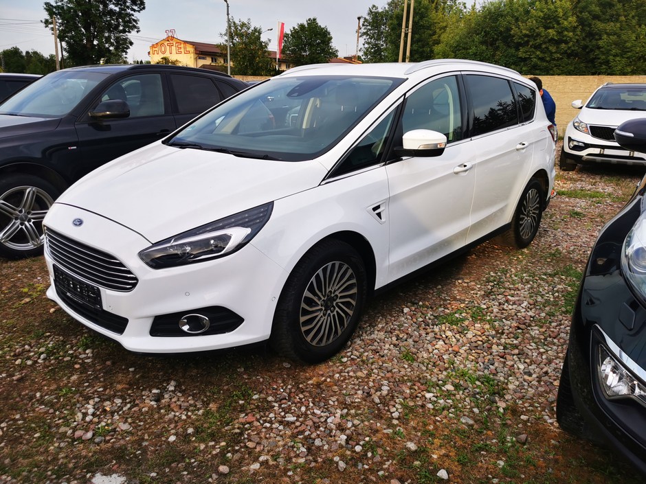 Ford S-Max z 2019 roku z przebiegiem 56 tys. km miał być idealny