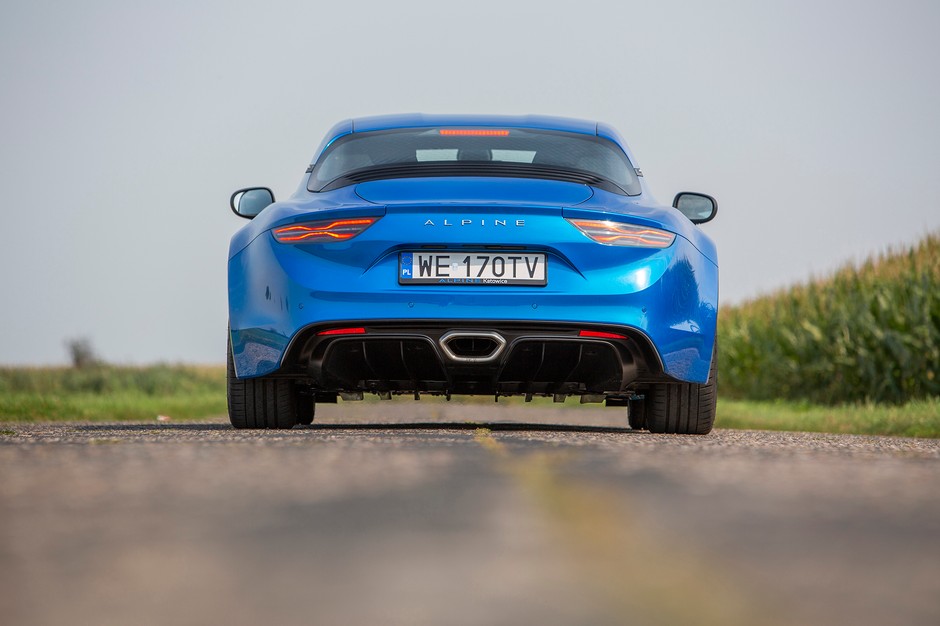 Alpine A110 - ma styl, superosiągi i... historię