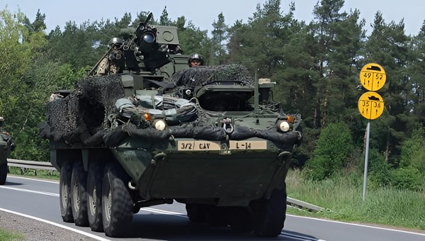 W poniedziałek wojskowe pojazdy pojawią się w całej Polsce. Przy drogach już stoją nowe znaki