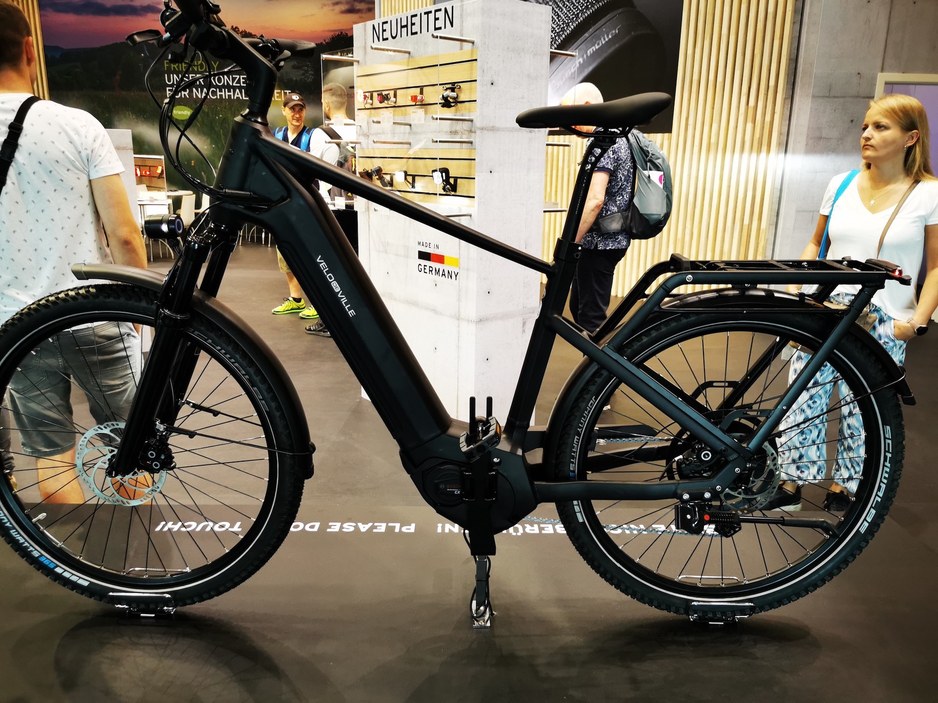 Eurobike 2023: rower elektryczny Velo de Ville – jednoślad trekkingowy, z tych cięższych, o dużym zasięgu