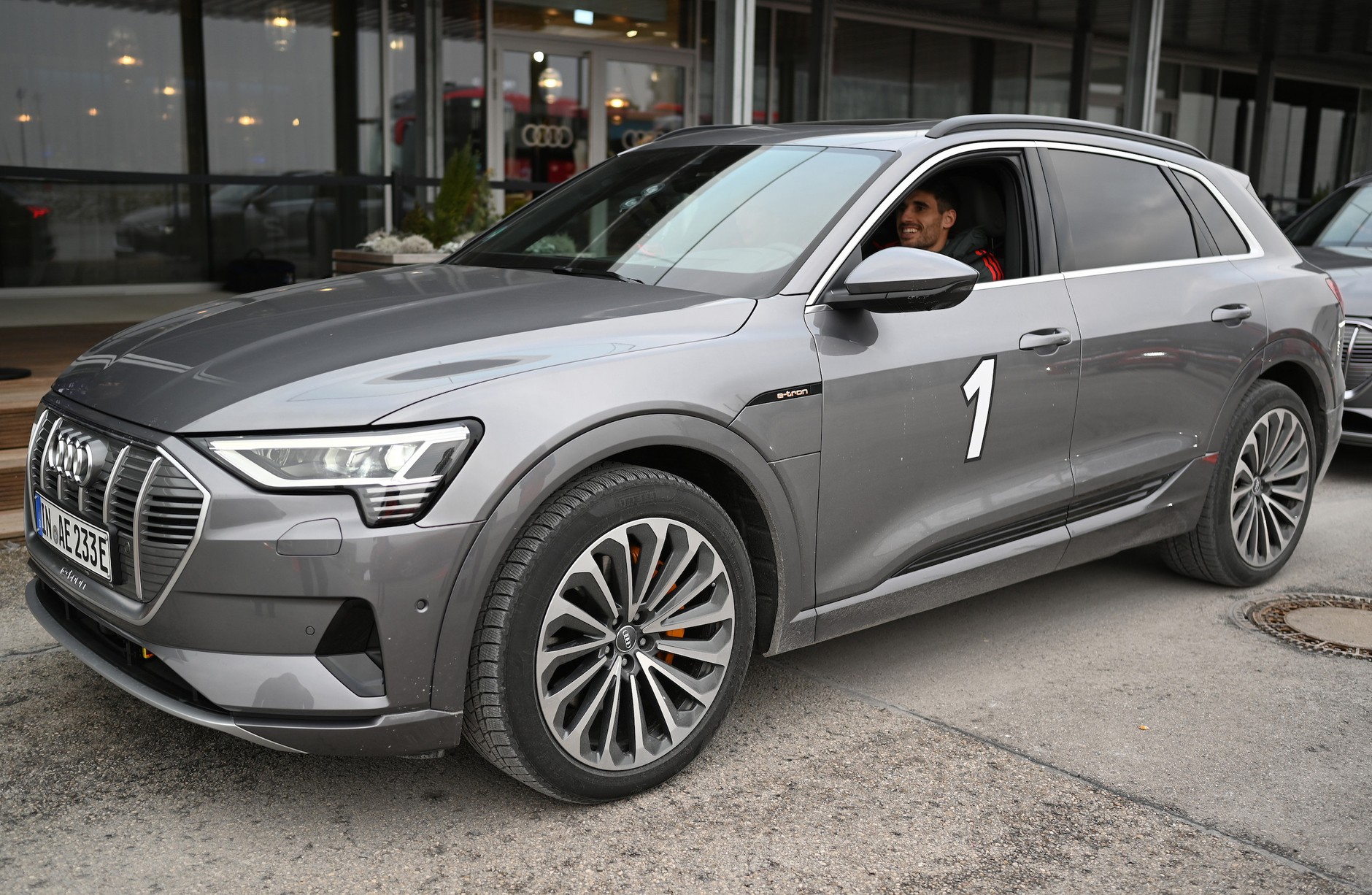 Piłkarze Bayernu Monachium podczas testów Audi e-tron