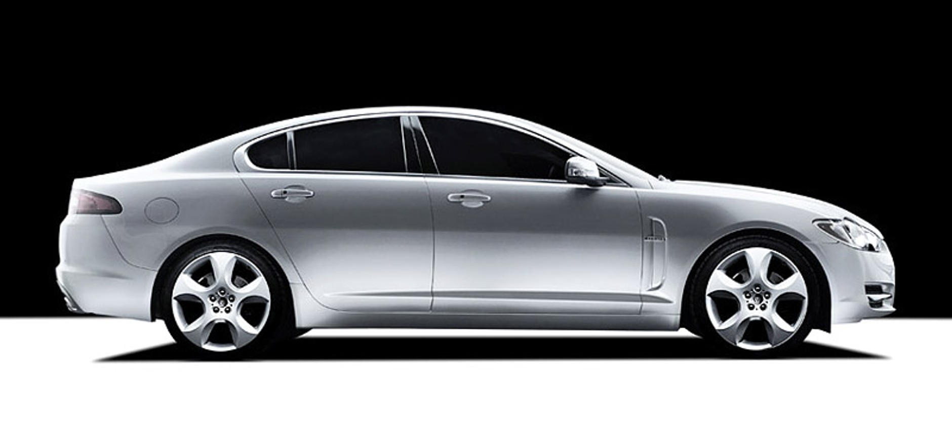 IAA Frankfurt 2007: Jaguar XF – kot ratunkowy (zdjęcia i informacje)