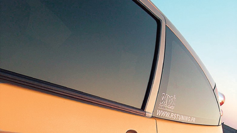 O ile chłodniej w aucie z folią?