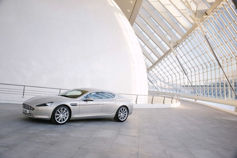 Aston Martin pojawił się w Polsce, na drogach będzie teraz piękniej