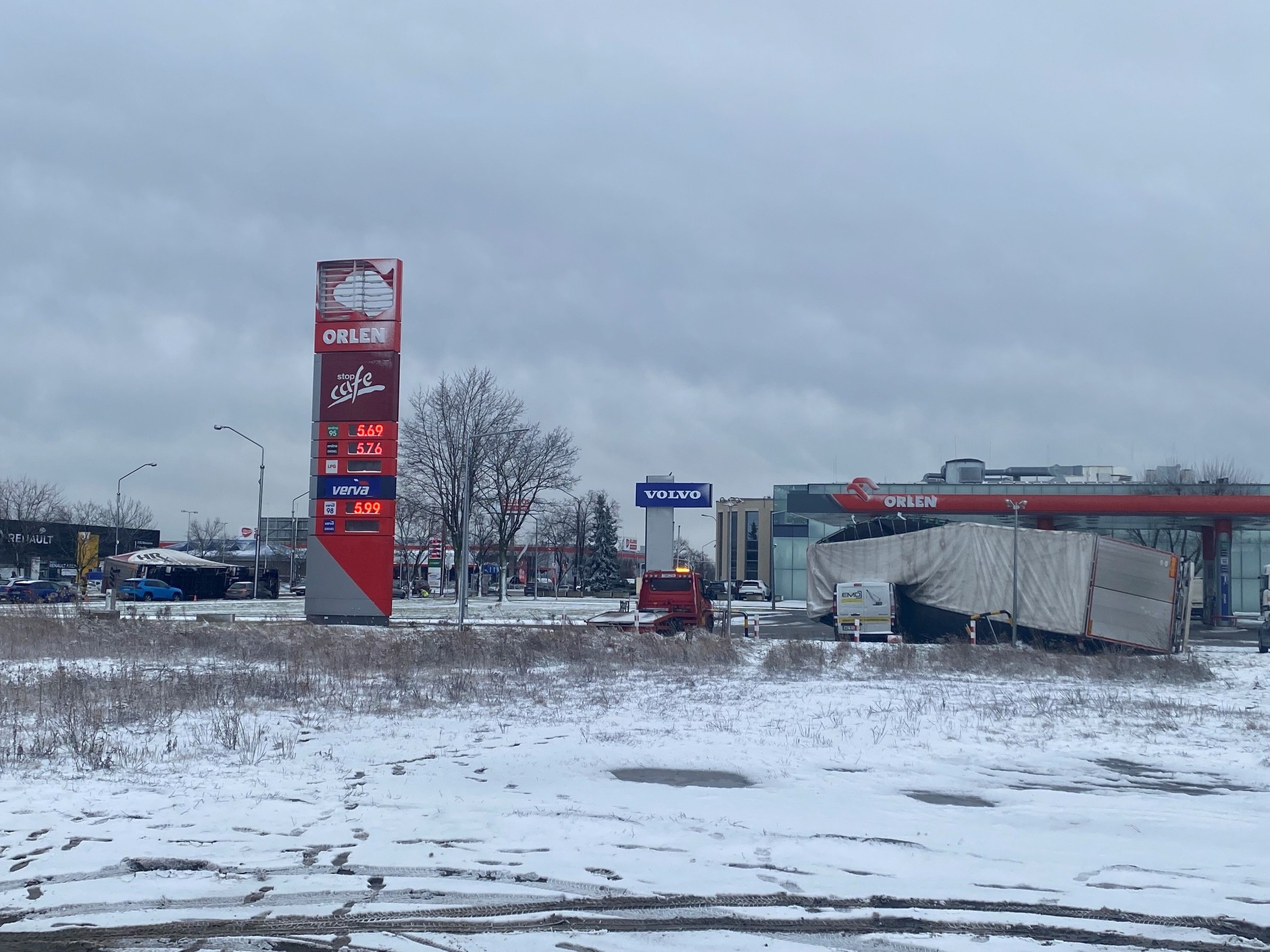 Skutki burzy śnieżnej w Warszawie