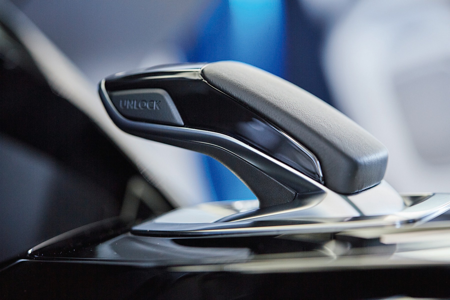 Peugeot e-2008 - selektor trybu jazdy