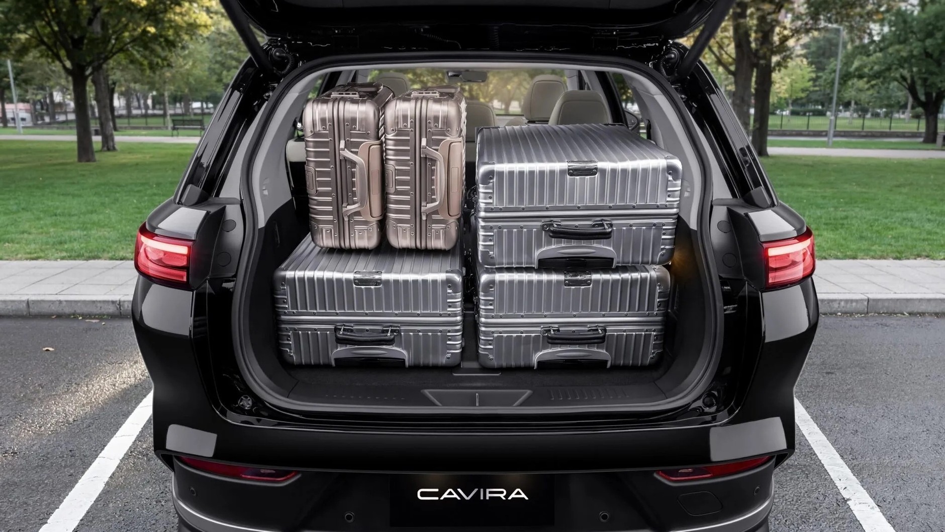 Foxtron Cavira ma być szybkim, ale rodzinnym SUV-em