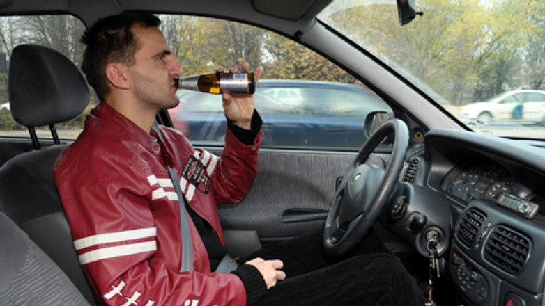 Napoje energetyczne za kierownicą - czy to naprawdę turbodoładowanie dla kierowcy?