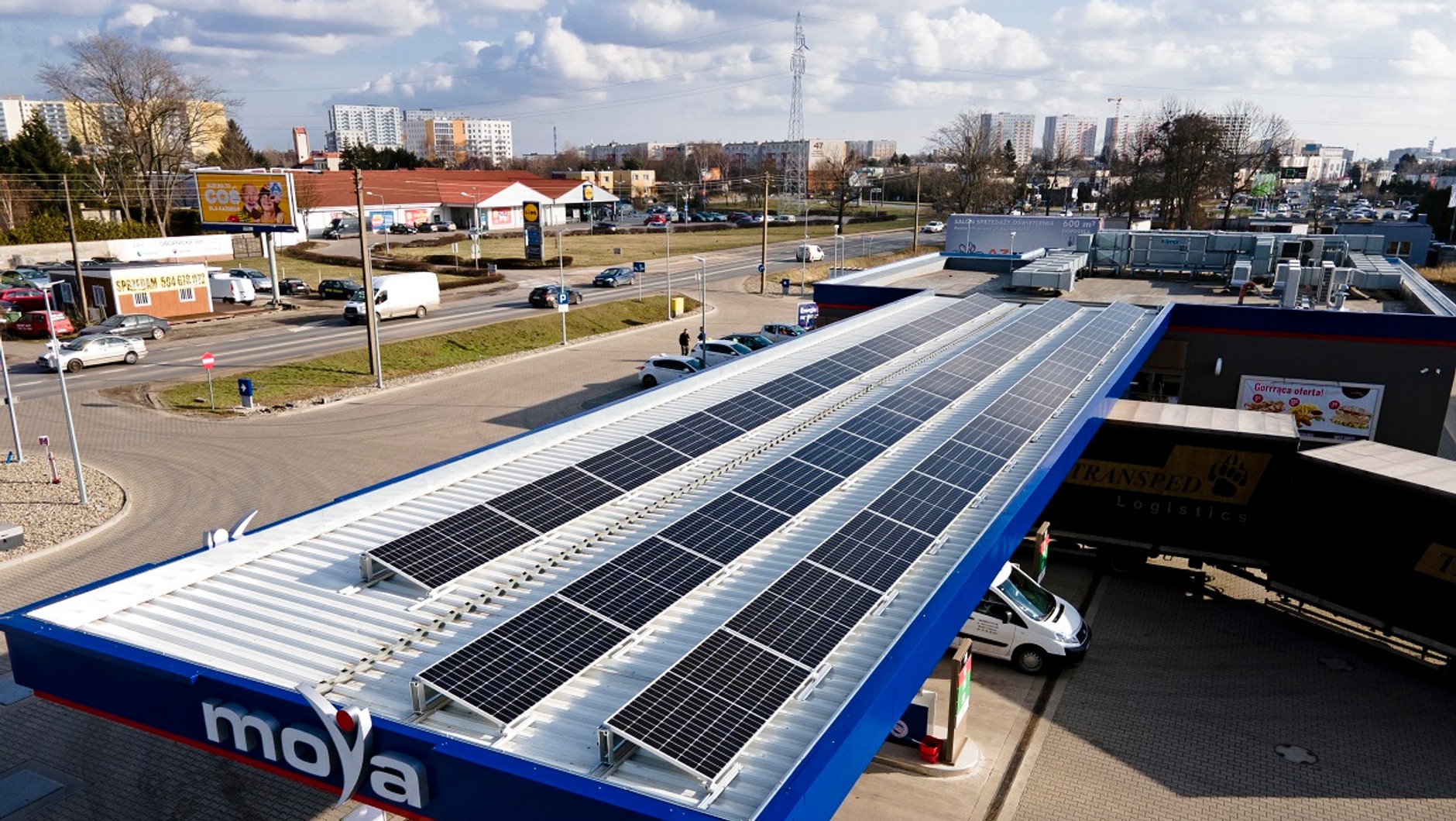 Stacja paliw Moya z instalacją fotowoltaiczną w Poznaniu