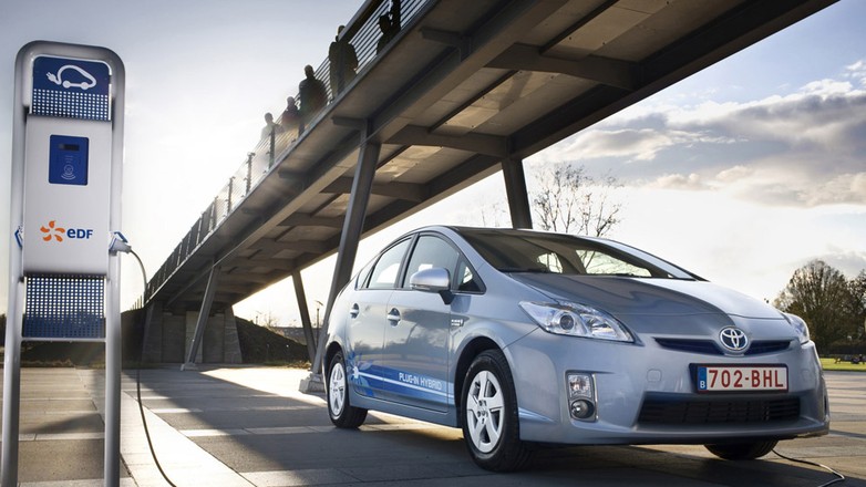 Tajemnice hybryd: elektryzujące tankowanie