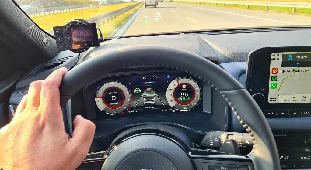 Układ utrzymywania odległości od poprzedzającego pojazdu