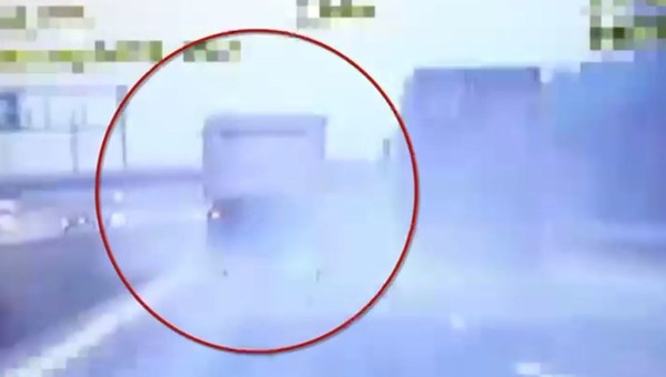 Wyścig słoni na S7 w Warszawie