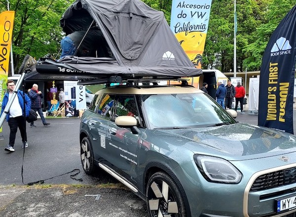 Setki kamperów na warszawskim Służewcu. Odwiedziłem Warsaw Caravaning Festival
