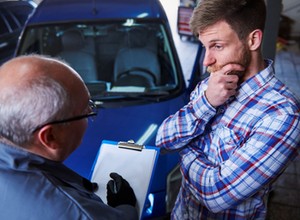 Tak Polacy naprawiają swoje samochody. "Byle jeździł". Mechanicy potwierdzają