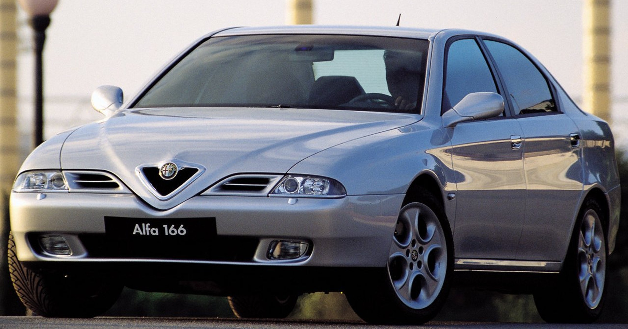 Alfa Romeo 166