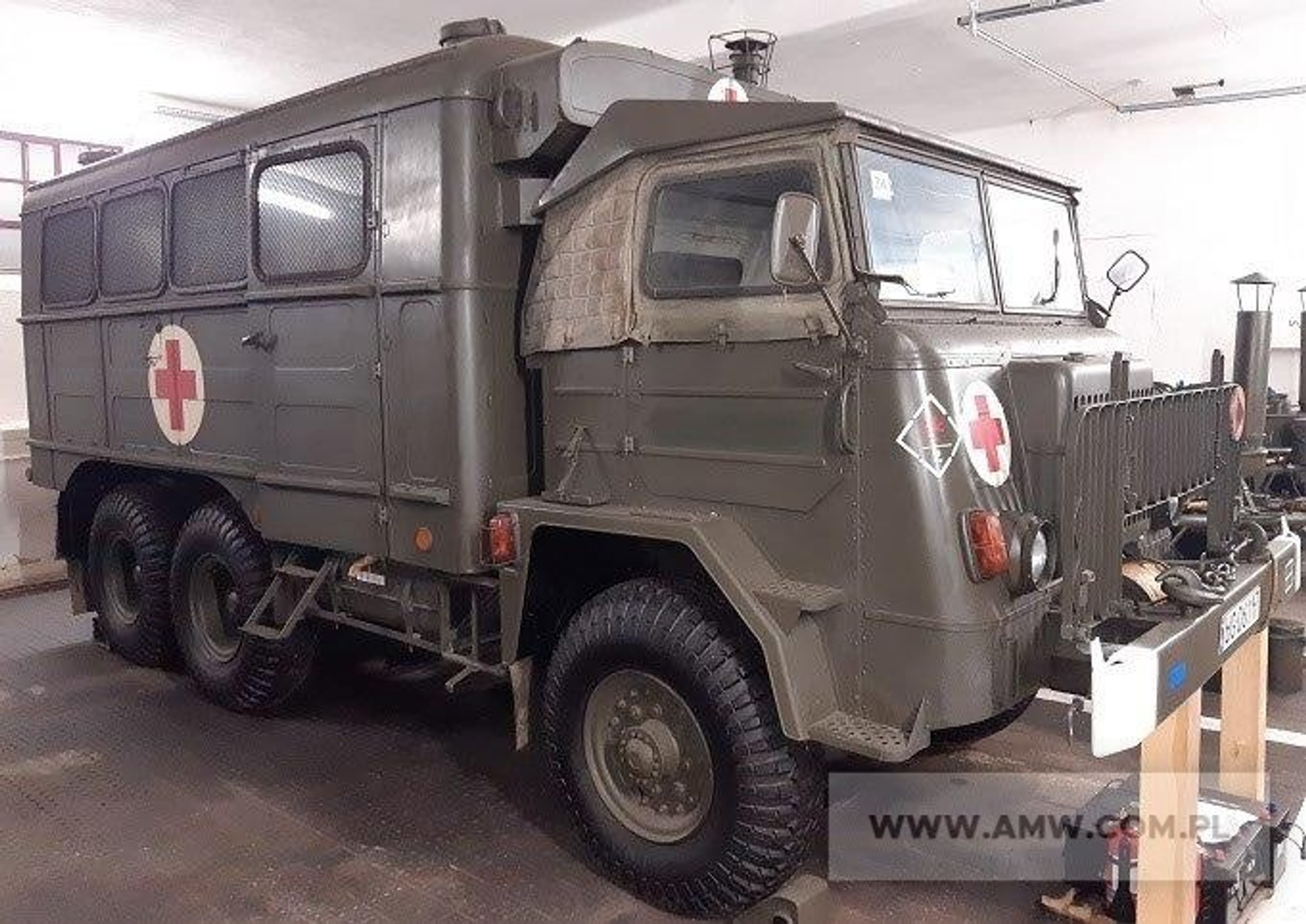 Star 660 – laboratorium medyczne z wyposażeniem.