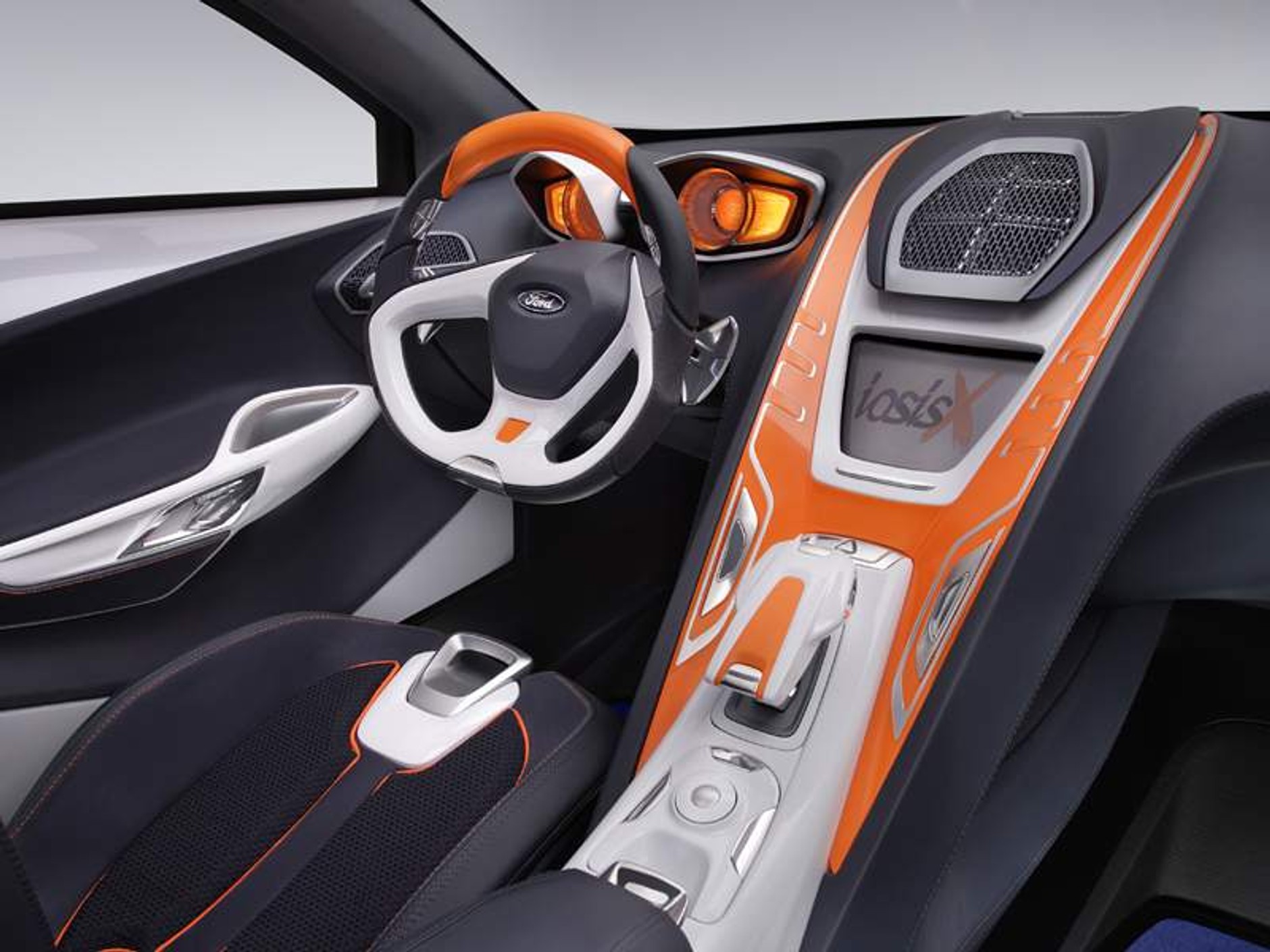 Paryż na żywo: Ford Iosis X