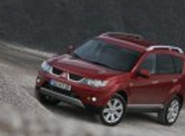 Outlander z nowymi silnikami