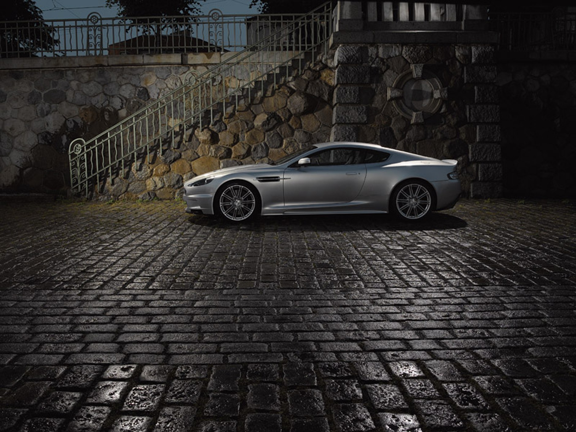 Nowy Aston Martin DBS w Pradze: oficjalne informacje i zdjęcia