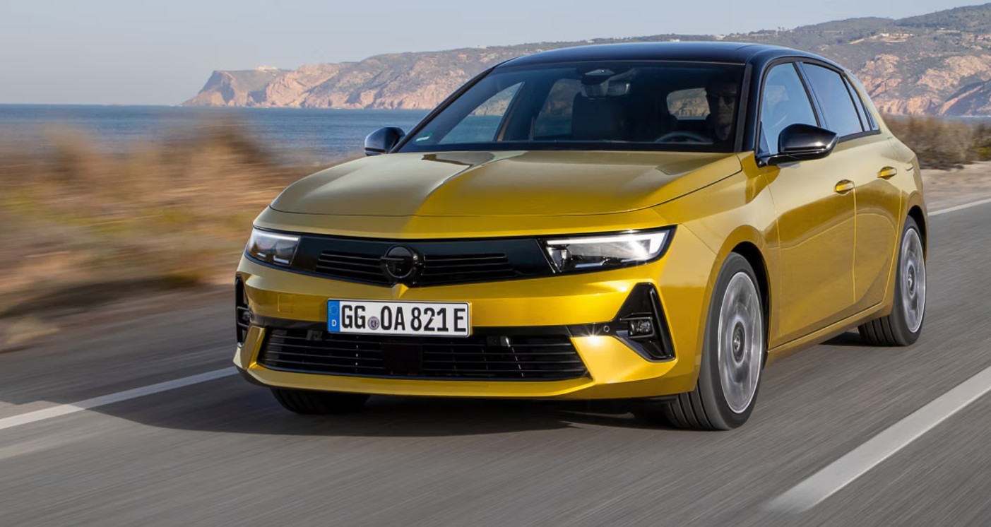 Opel nie ma jeszcze promocji oficjalnych, ale można szukać w salonach, gdzie da się już znaleźć rabaty