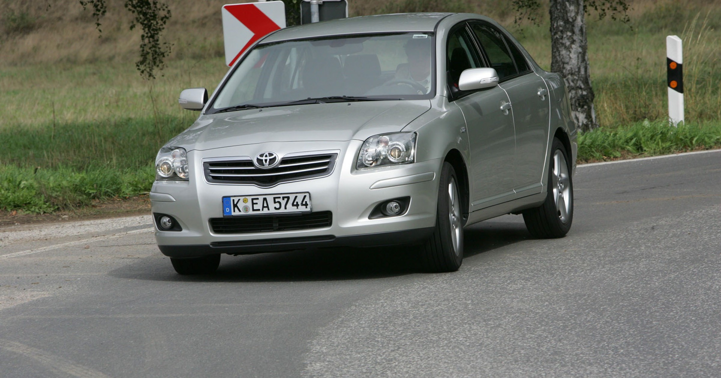 Toyota Avensis II 2.0 D-4D - lata produkcji 2003-08