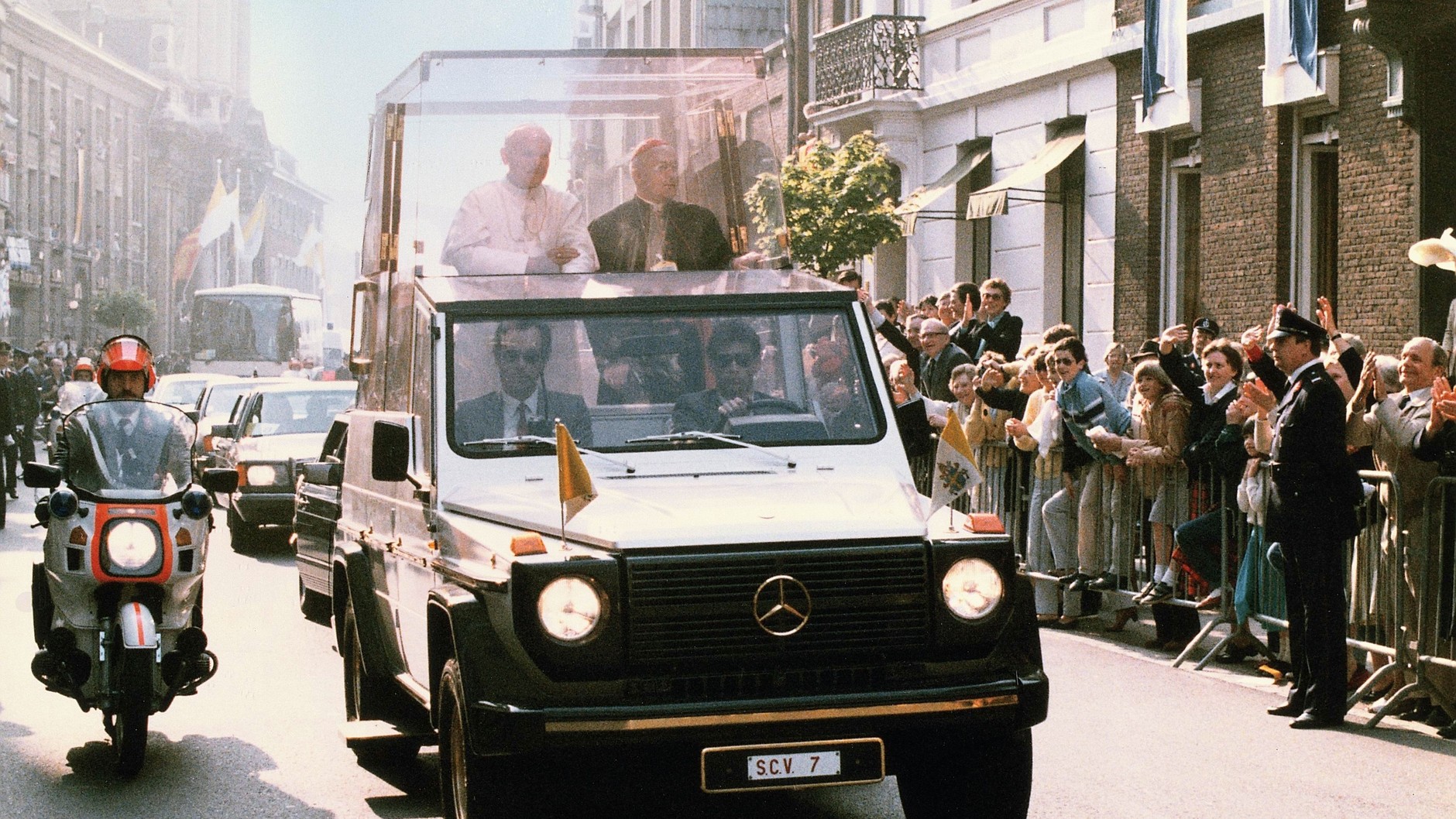 Mercedes 230 G papamobile