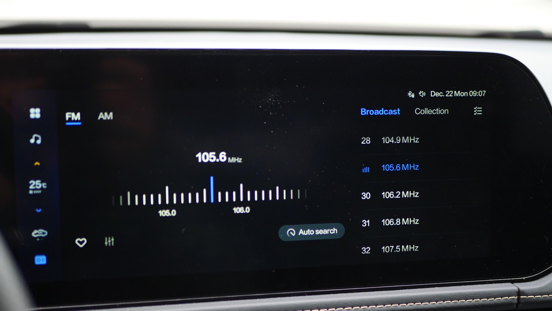 Bestune B70: fabryczne radio nie ma funkcji RDS, nie wyświetla informacji o stacjach radiowych.