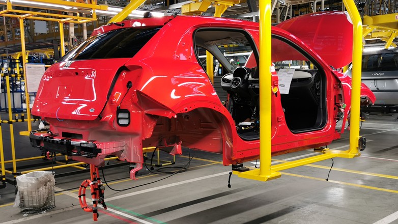 Fabryka Stellantis w Tychach – linia montażowa Jeepa Avengera i Fiata 600e