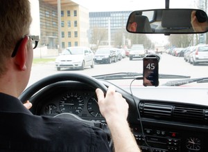 Telefony z Androidem mogą wykryć wypadek. Same też wezwą pomoc