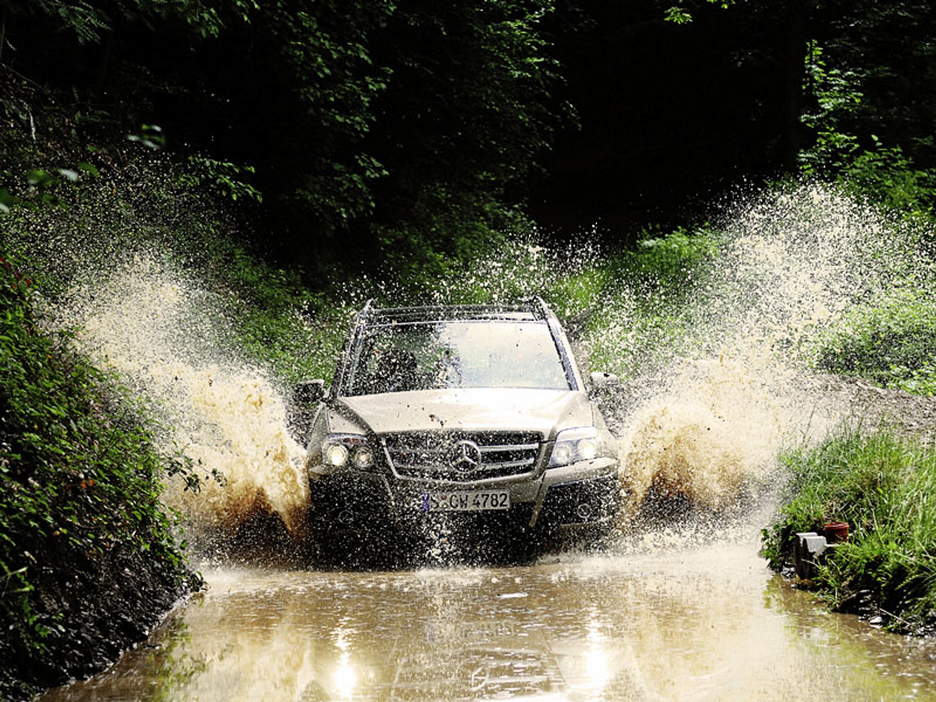 Mercedes-Benz GLK: przetestowany w Namibii (fotogaleria + informacje)