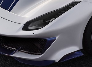 Kuba Wojewódzki pokazał swoje nowe Ferrari. Pod mostem