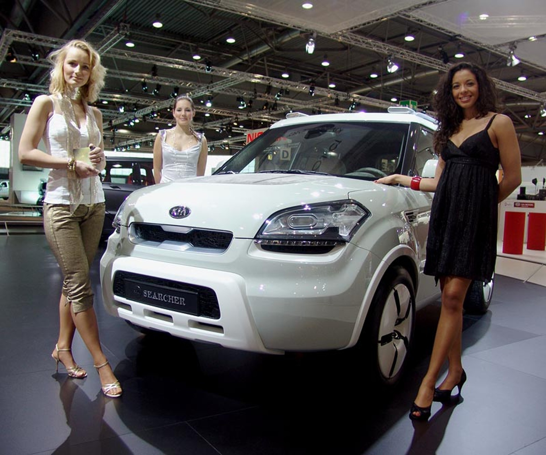 AMI/AMITEC 2008: dziewczyny i samochody