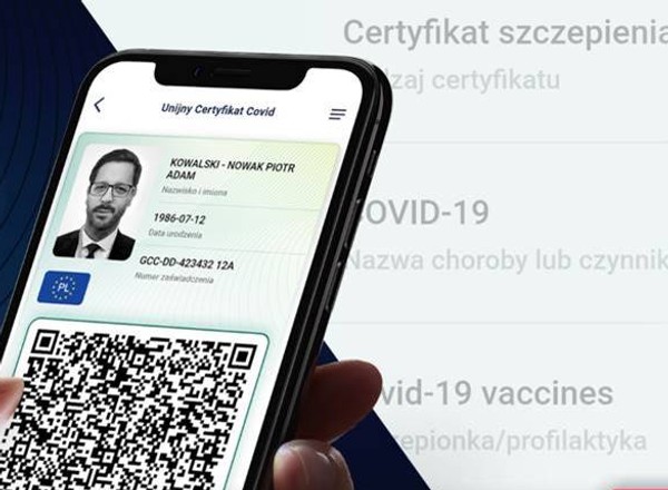 Unijny Certyfikat COVID trafił do aplikacji mObywatel. Ułatwi podróże po UE