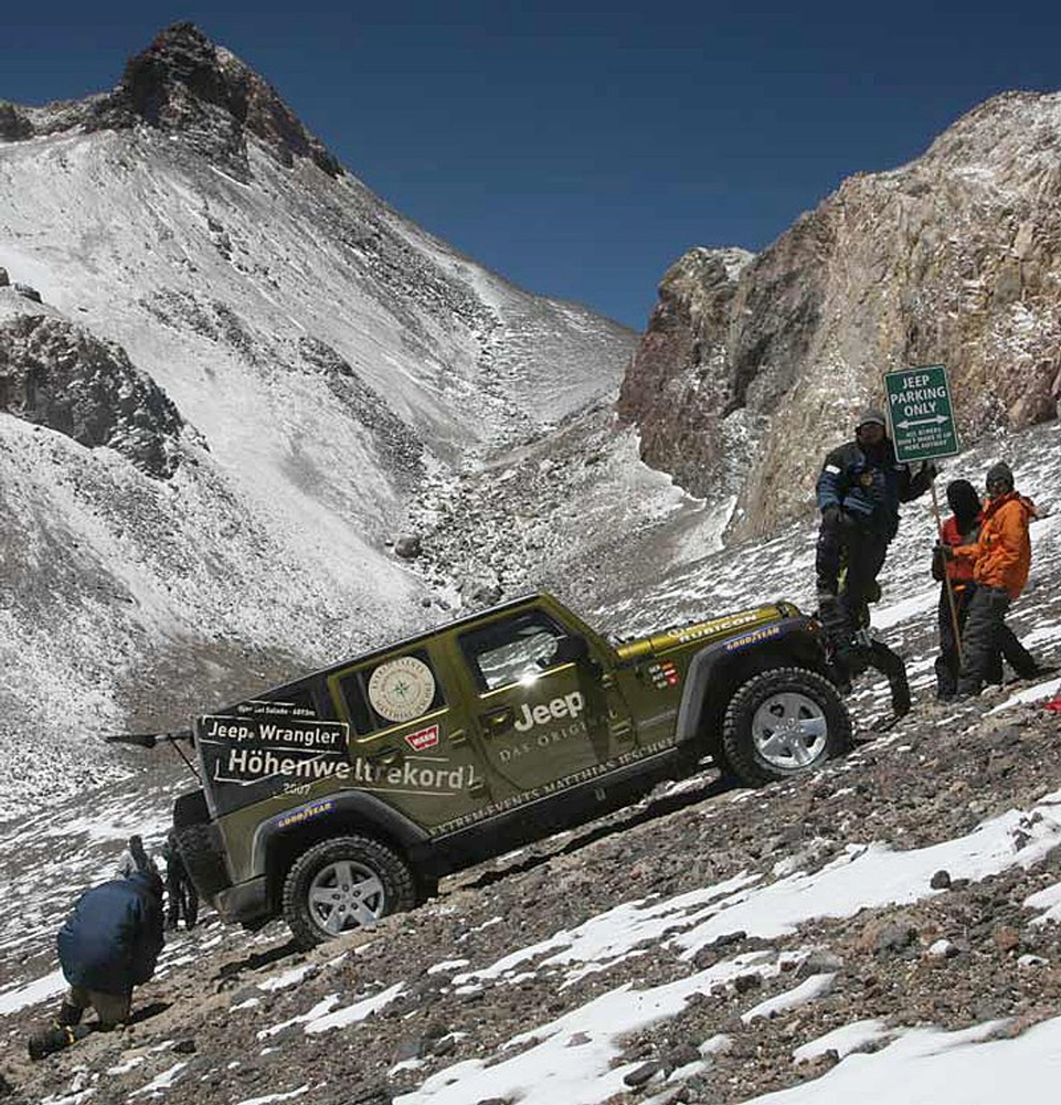 Jeepem Wrangler Unlimited Rubicon na wysokość 6646 m n. p. m.